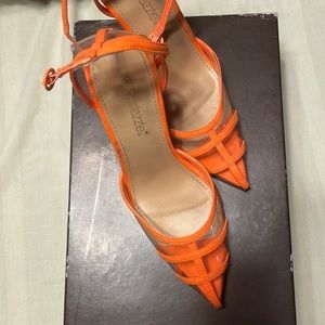 Orange pumps (7.5)